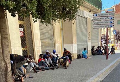 Los agricultores niegan que sean temporeros los inmigrantes de la imagen: "Es una manipulación" (Lérida) | Twitter