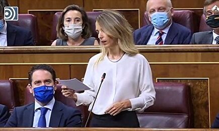 Nuevo enfrentamiento entre Álvarez de Toledo y Carmen Calvo: "Inútiles rastreando el virus”