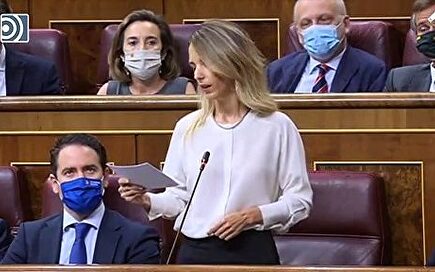 Nuevo enfrentamiento entre Álvarez de Toledo y Carmen Calvo: "Inútiles rastreando el virus”