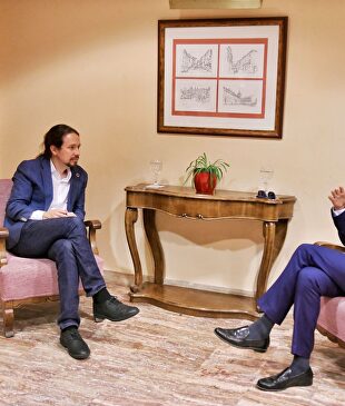 El expresidente del Gobierno, José Luis Rodríguez Zapatero, y el vicepresidente segundo y líder de Podemos, Pablo Iglesias. | EFE