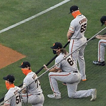 El pitcher de los Giants de San Francisco hace saltar la polémica al no arrodillarse en honor al movimiento 'Black Lives Matter' | Marca
