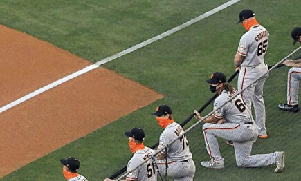 El pitcher de los Giants de San Francisco hace saltar la polémica al no arrodillarse en honor al movimiento 'Black Lives Matter' | Marca