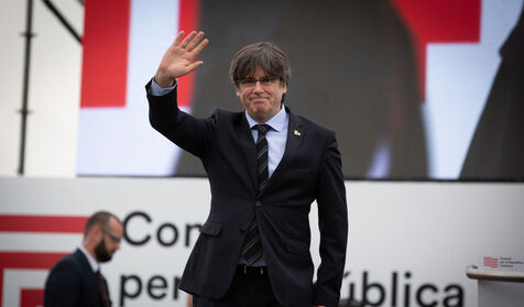 Puigdemont never tires of asking for money: Now he passes the dish for the campaign