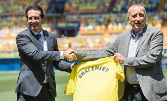 Unai Emery (i), junto a Fernando Roig en su presentación con el Villarreal. | EFE