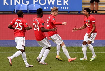 Los jugadores del Manchester United celebran su victoria sobre el Leicester. | EFE
