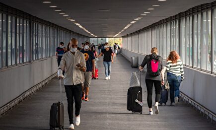 Suben los casos pero no el porcentaje de hospitalizaciones | EFE