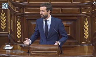 Casado recuerda los "45.000 muertos" y pregunta al Gobierno: "¿Qué aplauden, de qué se ríen tanto?"