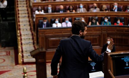 Pablo Casado de espaldas este miércoles. | EFE