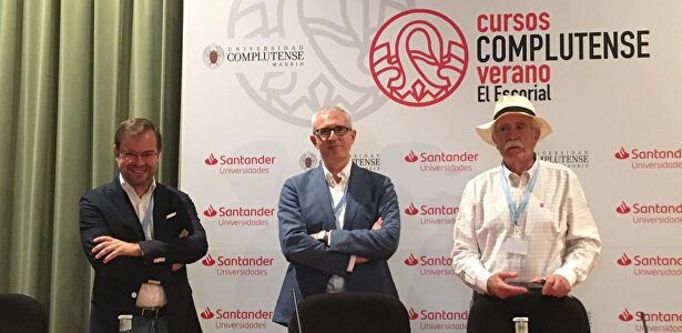 Emilio Lara, entre Javier Sierra y Antonio Pérez Henares | María José Martínez