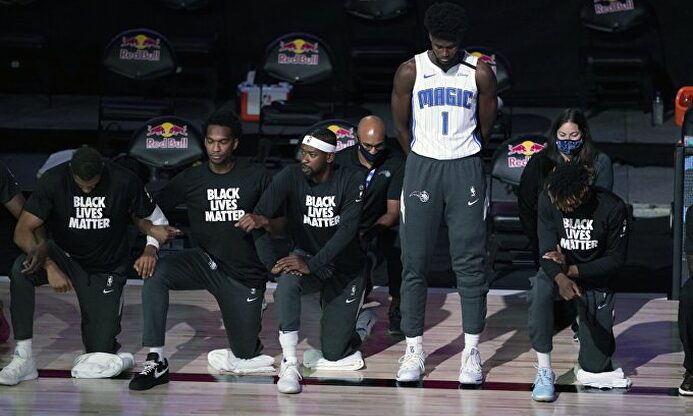 Jonathan Isaac no se arrodilló con sus compañeros | Twitter