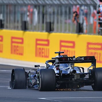 Pirelli investiga los pinchazos de Hamilton y Carlos Sainz | Europa Press