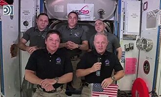 La nave tripulada Dragon Endeavour llega a la Tierra amerizando en el Golfo de México