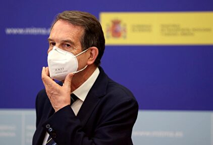 Abel Caballero, con mascarilla | EFE