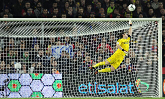 Las paradas imposibles que convirtieron en leyenda a Iker Casillas