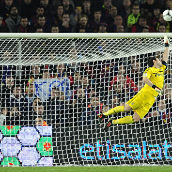 Las paradas imposibles que convirtieron en leyenda a Iker Casillas