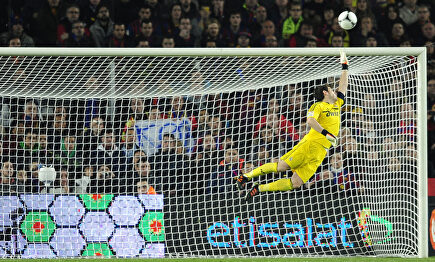 Las paradas imposibles que convirtieron en leyenda a Iker Casillas