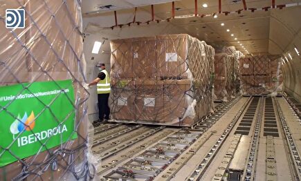 Llegan a España 300 respiradores donados por Iberdrola para reforzar la capacidad de respuesta ante el Covid-19