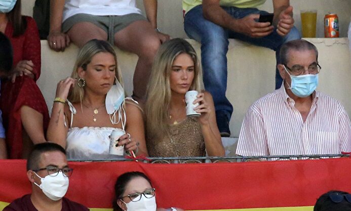 Ana Soria eclipsa a Enrique Ponce en su corrida de toros en Plasencia