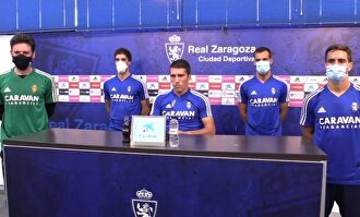 La plantilla del Real Zaragoza con Zapater a la cabeza | EFE