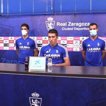 La plantilla del Real Zaragoza con Zapater a la cabeza | EFE