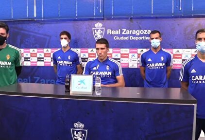 La plantilla del Real Zaragoza con Zapater a la cabeza | EFE