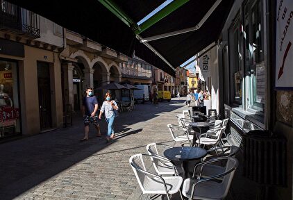Una terraza vacía este miércoles en Aranda de Duero | EFE