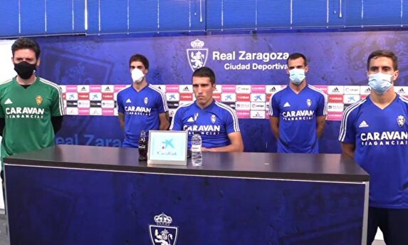 La plantilla del Real Zaragoza con Zapater a la cabeza | EFE
