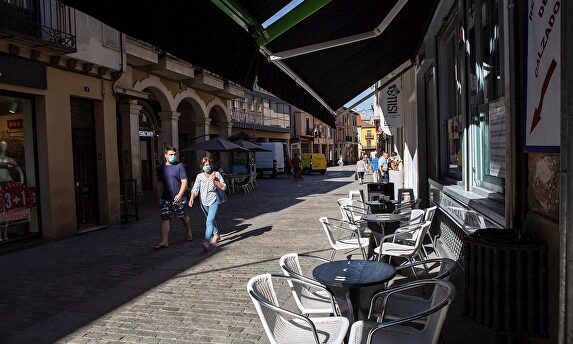 Una terraza vacía este miércoles en Aranda de Duero | EFE