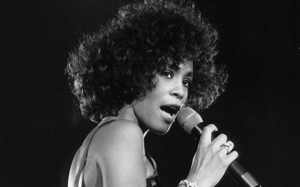 Whitney Houston murió devorada por las drogas de su exmarido Whitney-houston-chic