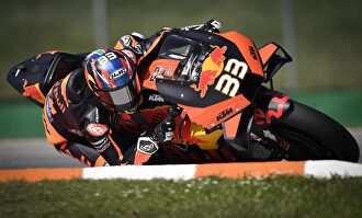 Brad Binder logra su primera victoria como debutante en Brno | Cordon Press