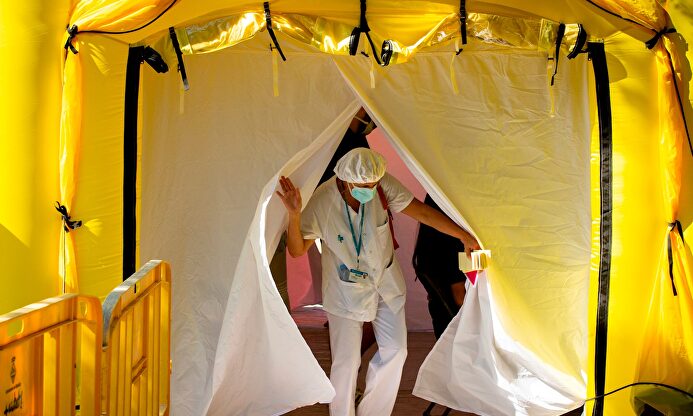 Carpa sanitaria instalada en Ripollet (Barcelona) | EFE