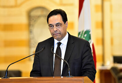 El ya ex primer ministro del Líbano, Hassan Diab, anunciando su dimisión. | EFE