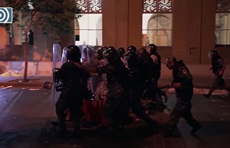La violencia protagoniza las protestas en Beirut dejando un policía muerto y más de 170 heridos