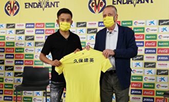 Kubo y Roig, en la presentación del japonés como nuevo jugador del Villarreal | EFE