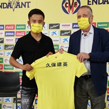 Kubo y Roig, en la presentación del japonés como nuevo jugador del Villarreal | EFE
