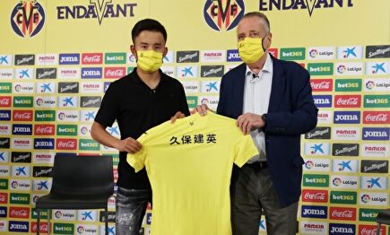 Kubo y Roig, en la presentación del japonés como nuevo jugador del Villarreal | EFE