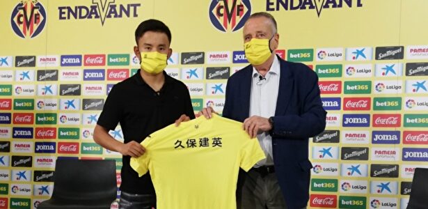 Kubo y Roig, en la presentación del japonés como nuevo jugador del Villarreal | EFE