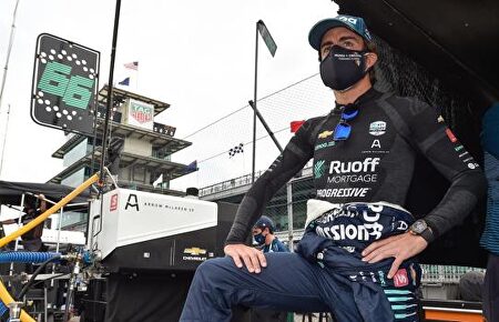 Fernando Alonso brilla con luz propia en el inicio de Indianápolis | EFE