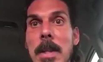 La carcajada de 'El Risitas' viraliza la explicación de Podemos de "la caja 'B': es 'S', de solidaridad"