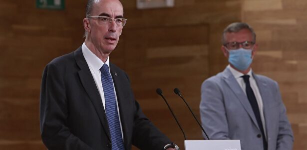 El conselleiro de Sanidade, Jesús Vázquez Almuiña, durante la rueda de prensa | Conchi Paz