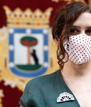 La presidenta de la Comunidad de Madrid, Isabel Díaz Ayuso, asiste a los actos conmemorativos de la festividad de la Virgen de la Paloma. | EFE