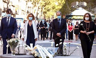 Salvador Illa , Mritxell Batet, Joaquim Torra y Ada Colau, en los homenajas a las víctimas del 17A | EFE