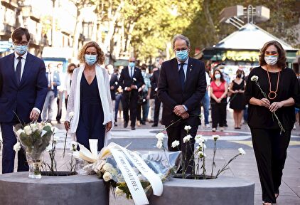 Salvador Illa , Mritxell Batet, Joaquim Torra y Ada Colau, en los homenajas a las víctimas del 17A | EFE