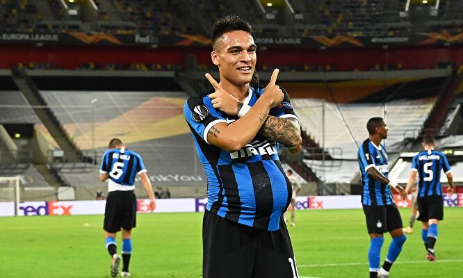 Lautaro Martínez celebra uno de sus dos goles al Shakhtar Donetsk. | EFE