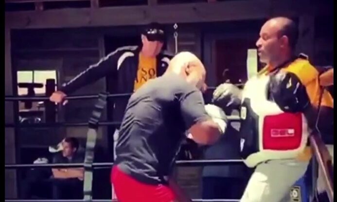 Da miedo: los 'misiles' de Mike Tyson a cámara lenta