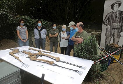 Los restos de Miguel Joaquín Eleicegui, el gigante de Altzo, que se contaba en 'Handia' | EFE