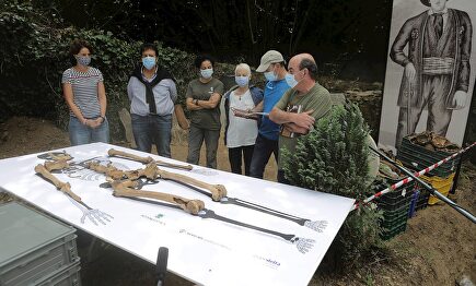 Los restos de Miguel Joaquín Eleicegui, el gigante de Altzo, que se contaba en 'Handia' | EFE