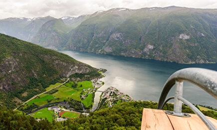Aurland, el típico pueblo noruego en mitad de un fiordo y con un impresionante mirador