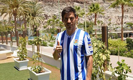 David Silva llegó a la Real Sociedad cogiendo el 21 de Martin Odegaard | EFE