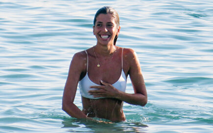 Karelys luce tipazo en Mallorca ajena a la polémica